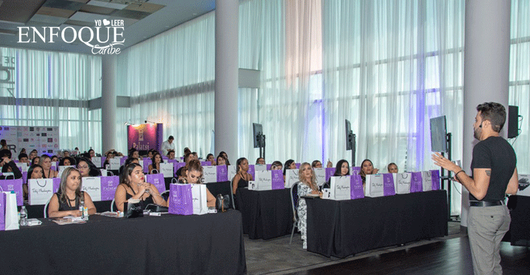 LÁZARO RESENDE: LA EMPRESARIA TITY MALAGÓN LLEVO A BARRANQUILLA AL FAMOSO MAQUILLADOR