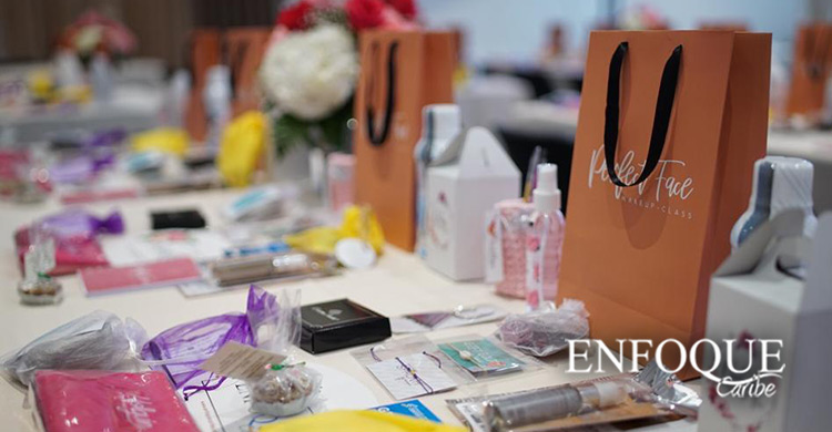 PERFECT FACE MAKEUP CLASS CONMEMORÓ EL MES DE LAS MADRES CON UNA INCREÍBLE CLASE DE AUTOMAQUILLAJE EN BARRANQUILLA