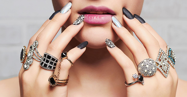 5 EXPERTAS REVELAN SU ÚLTIMA INVERSIÓN: CONOZCA LAS PRENDAS QUE ENAMORARON A ESTAS MUJERES APASIONADAS POR LA MODA