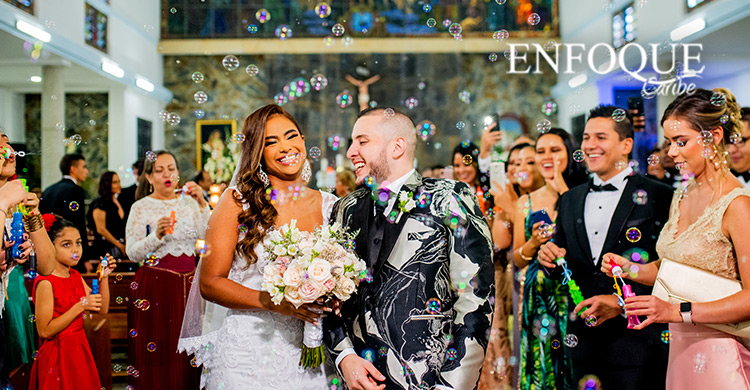 LINDA Y ARIS SE DIERON EL SÍ CONOZCA CÓMO VIVIERON LA CEREMONIA LA PAREJA DE EMPRESARIOS