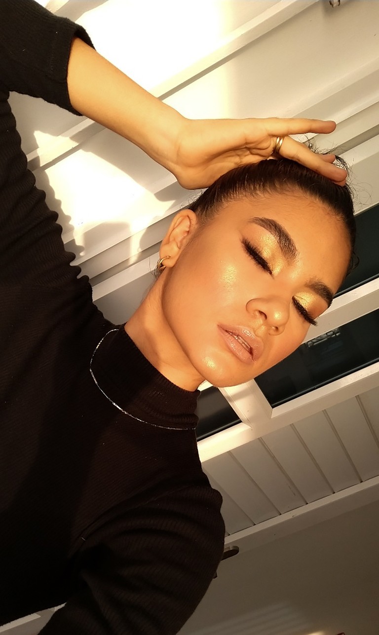 SHARON OLIVEROS  Maquilladora profesional