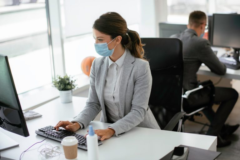 REGRESO SEGURO AL TRABAJO : CONSEJOS PARA TENER UNA TRANSICIÓN AMENA HACIA LA OFICINA REGRESO SEGURO AL TRABAJO : CONSEJOS PARA TENER UNA TRANSICIÓN AMENA HACIA LA OFICINA