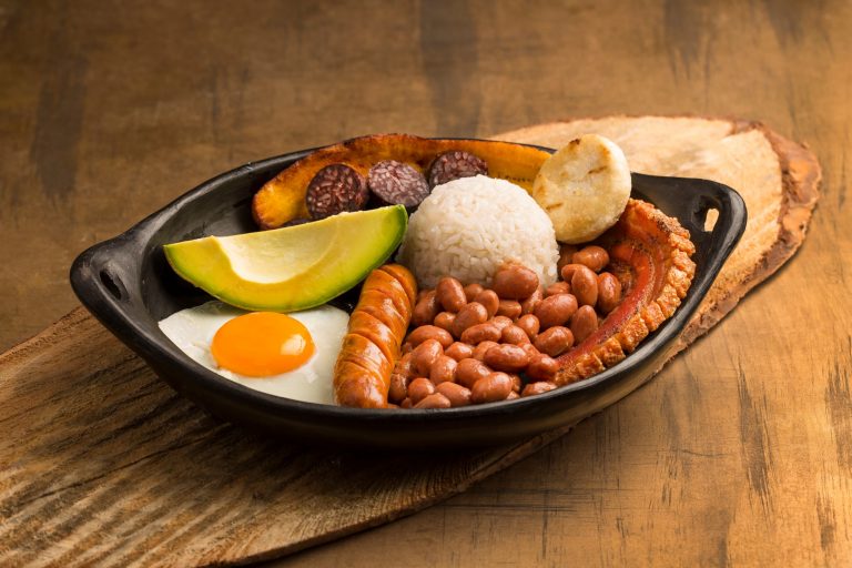 GASTRONOMÍA COLOMBIANA; CONOCE LOS DESTINOS CULINARIOS QUE ENCANTARÁN A TU PALADAR