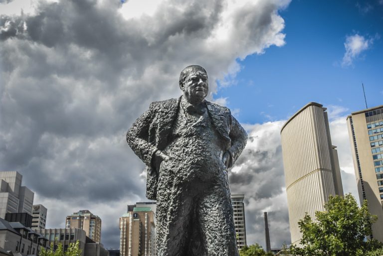 SIR WINSTON CHURCHILL: UNA LECCIÓN PARA LA HUMANIDAD