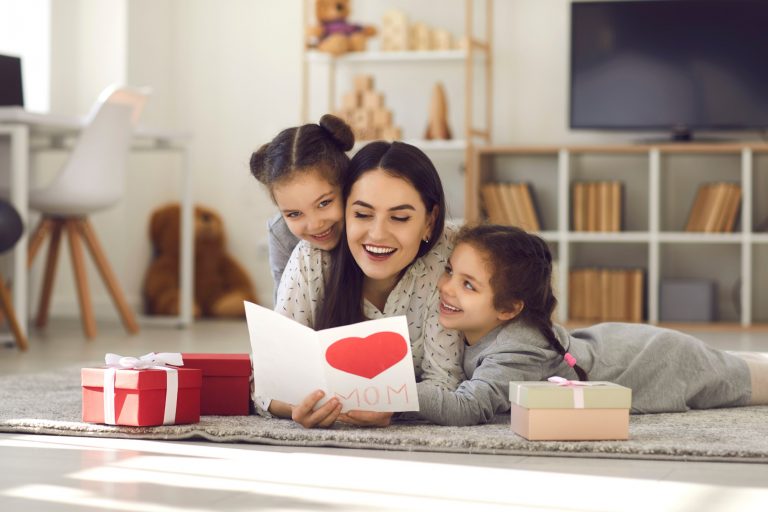 El PAPEL DE LAS MADRES: ESPECIAL DEDICADO A UN ROL CON MUCHOS RETOS, APRENDIZAJE Y FELICIDAD