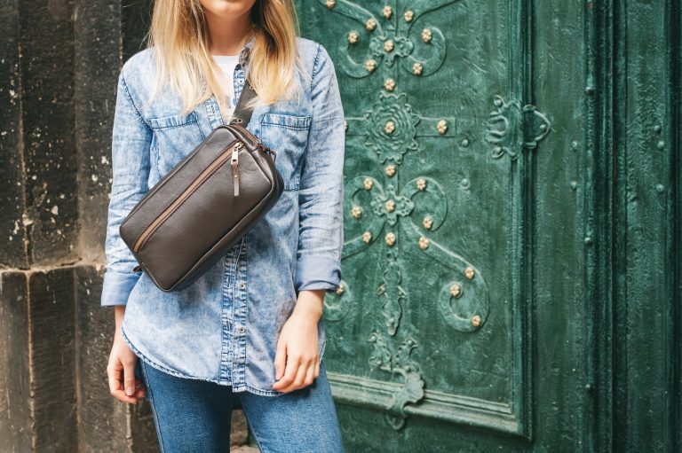 BOLSOS CANGURO: CREA COMBINACIONES GANADORAS CON ESTAS OPCIONES DE ESTILO