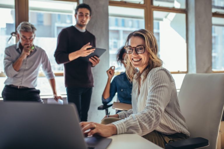 TIPS PARA TENER UN AMBIENTE LABORAL ÓPTIMO: RECOMENDACIONES PARA ENCONTRAR EL ÉXITO EN EL TRABAJO